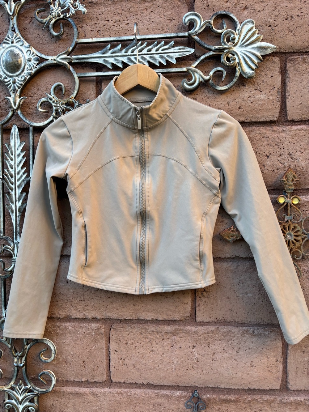 Alo Women's Beige Full Zip Track Jacket Cropped Slim Fit Stretch Size M